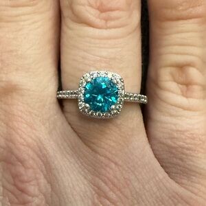 🎉 HP 1/10 🎉 Dazzling Silver Toned Ring with Aqua Crystal Stone